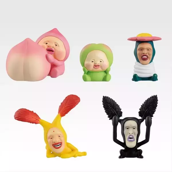 「人気絵本「こびとづかん」一番くじ発売！ラストワン賞は“カクレモモジリ”の正しい持ち方を学べる桃型ダイカットクッション」の画像