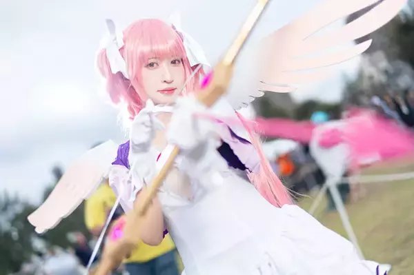 「【コスプレ】アルティメットまどかは激カワ！美女レイヤー「猫田あしゅ」が“究極”になってみた【写真10枚】」の画像