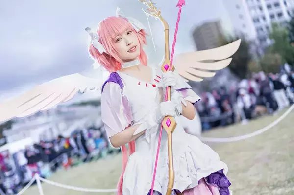 「【コスプレ】アルティメットまどかは激カワ！美女レイヤー「猫田あしゅ」が“究極”になってみた【写真10枚】」の画像