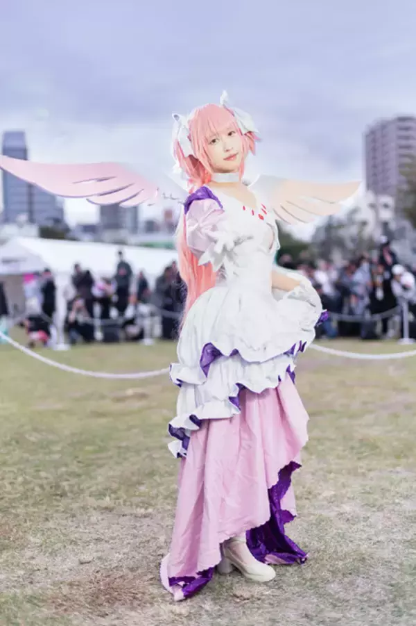 「【コスプレ】アルティメットまどかは激カワ！美女レイヤー「猫田あしゅ」が“究極”になってみた【写真10枚】」の画像