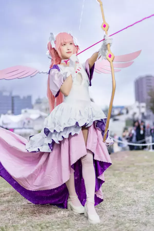 「【コスプレ】アルティメットまどかは激カワ！美女レイヤー「猫田あしゅ」が“究極”になってみた【写真10枚】」の画像