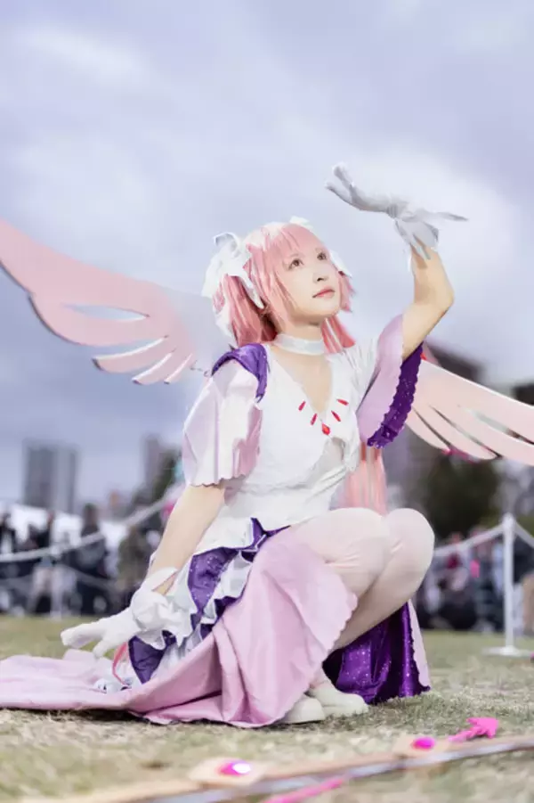 「【コスプレ】アルティメットまどかは激カワ！美女レイヤー「猫田あしゅ」が“究極”になってみた【写真10枚】」の画像