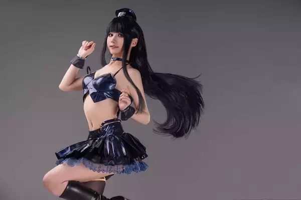 「【コスプレ】アズレン、リゼロ、コードギアス…多彩な座り方で曲線美を魅せる！中国レイヤー・幼愛Youmeko」の画像