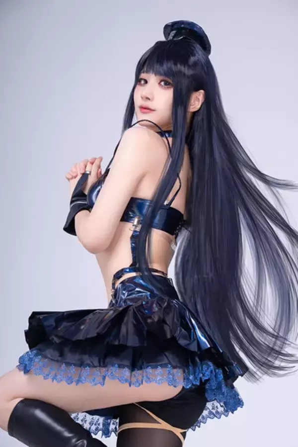 「【コスプレ】アズレン、リゼロ、コードギアス…多彩な座り方で曲線美を魅せる！中国レイヤー・幼愛Youmeko」の画像