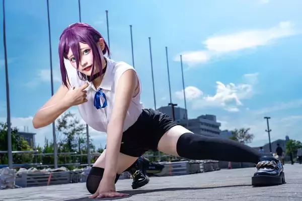 【コスプレ】華奢で可愛らしい姿が魅力的！愛嬌あふれる「チェンソーマン」レゼの美女レイヤー【写真7枚】