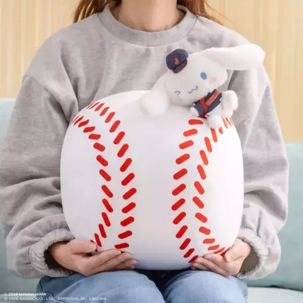 「「サンリオ×侍ジャパン」新作タイトーくじの全ラインナップ公開！ヘッドスライディングするポムポムプリンの抱き枕など、ユニフォーム姿の10人が可愛い」の画像