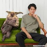 「『モンライズ：サンブレイク』より「激昂ラージャン 睡眠状態クッション」が予約受付中！抱き枕や置物としてもピッタリ」の画像3