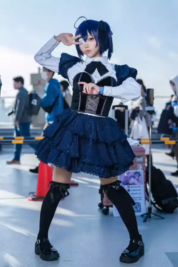 「【コスプレ】くりっとした瞳に中ニ病全開なポーズが可愛すぎ！ゴスロリ衣装の小鳥遊六花レイヤーに胸キュンが止まらない【写真8枚】」の画像