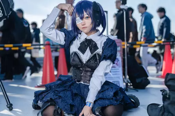 「【コスプレ】くりっとした瞳に中ニ病全開なポーズが可愛すぎ！ゴスロリ衣装の小鳥遊六花レイヤーに胸キュンが止まらない【写真8枚】」の画像