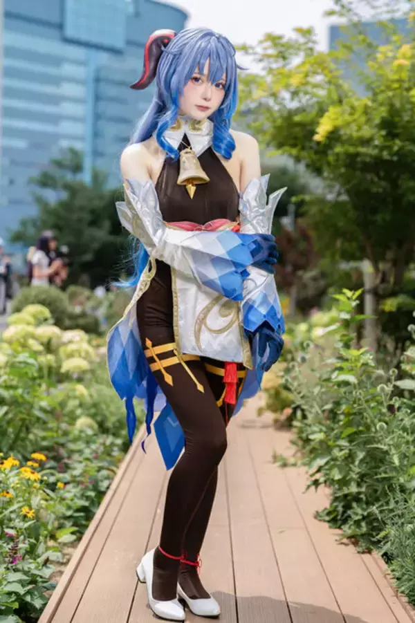 「【コスプレ】心配性な甘雨さんが見せる優しげな微笑みに癒されるーほんわかした空気感まで感じさせる美女レイヤー・苺川しう【写真7枚】」の画像