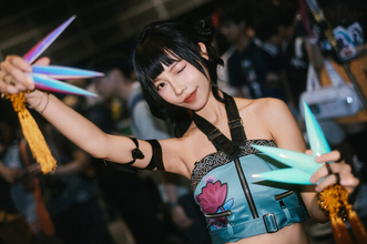 【コスプレ】へそ出し衣装とキュートなウインクが可愛い！ネトフリの人気アニメキャラの美スタイルにメロメロにされた【写真8枚】