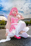 「【コスプレ】ピンクのミニスカドレスが似合う新人レイヤーが可愛いすぎ！『NIKKE』ドロシーの美脚×絶対領域がまぶしい【写真7枚】」の画像4