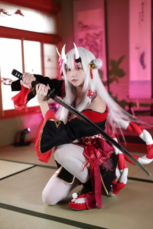 「【コスプレ】12月13日は「ホロライブ」百鬼あやめ誕生日！ミニ丈の和服からアイドル衣装まで“かわ余”レイヤーまとめ【写真45枚】」の画像