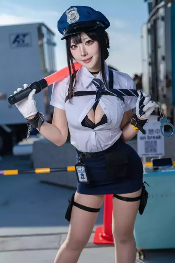 「【コスプレ】思わず逮捕して欲しくなっちゃう！？『NIKKE』D:キラーワイフ、シークレットポリスの美女レイヤーが素晴らしすぎた【写真9枚】」の画像
