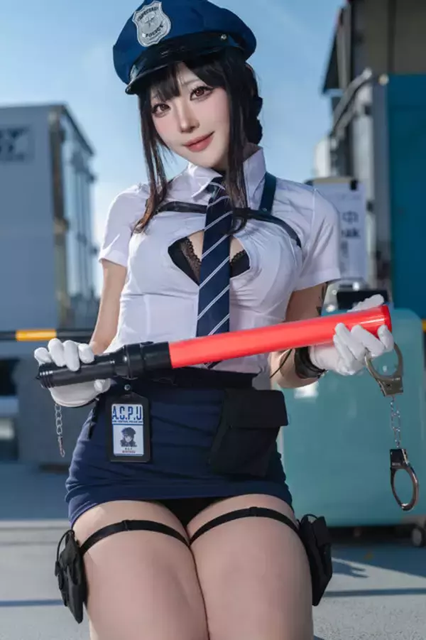 「【コスプレ】思わず逮捕して欲しくなっちゃう！？『NIKKE』D:キラーワイフ、シークレットポリスの美女レイヤーが素晴らしすぎた【写真9枚】」の画像