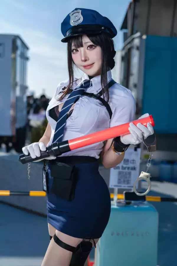 「【コスプレ】思わず逮捕して欲しくなっちゃう！？『NIKKE』D:キラーワイフ、シークレットポリスの美女レイヤーが素晴らしすぎた【写真9枚】」の画像
