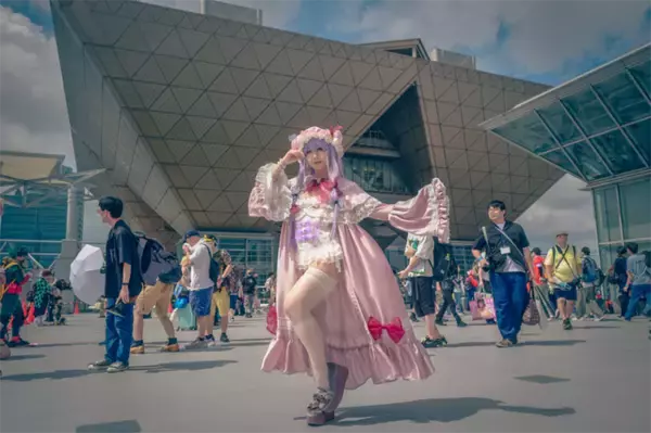 「【コスプレ】『東方Project』パチュリーが艶やかな表情で見つめてくる！引きこもりのお嬢様がビッグサイトに降臨【写真9枚】」の画像