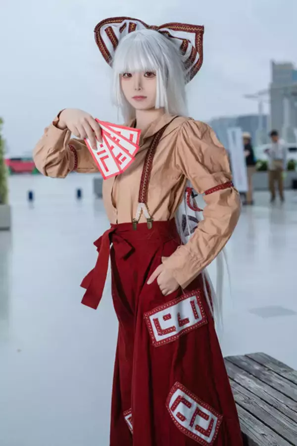 「【コスプレ】東方Projectの人気キャラが例大祭に集結！咲夜にフランなどポージングも本物すぎる美女レイヤー7選【写真30枚】」の画像