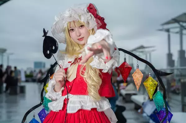 「【コスプレ】東方Projectの人気キャラが例大祭に集結！咲夜にフランなどポージングも本物すぎる美女レイヤー7選【写真30枚】」の画像