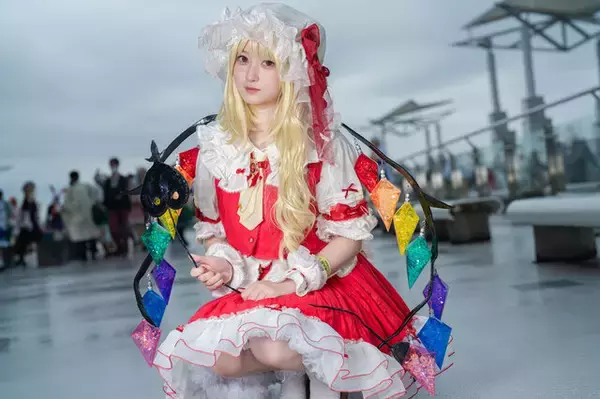 「【コスプレ】東方Projectの人気キャラが例大祭に集結！咲夜にフランなどポージングも本物すぎる美女レイヤー7選【写真30枚】」の画像