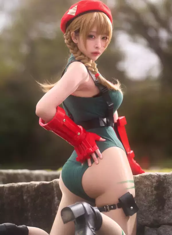 「【コスプレ】『ストリートファイター』キャミィの二次元ボディを完全再現！鍛え上げられた美尻＆太もものラインが極まってる【写真13枚】」の画像
