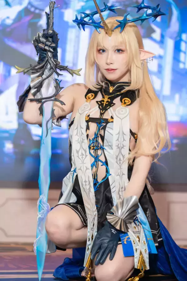 「【コスプレ】圧巻のオーラ！美しすぎる『鳴潮』フルールドリス公式レイヤーの優美な姿に酔いしれよう【写真9枚】」の画像