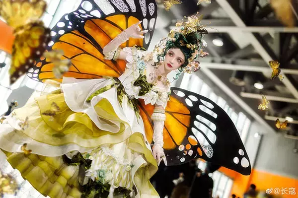 「日本発のロリータ服が中国で大流行！百花繚乱の中国モデルと合わせて要チェック」の画像