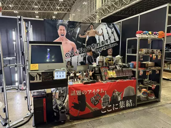 「【コスプレ】ハーレイ・クインの等身大フィギュアですか！？ホームラン級の美くびれと抜群のスタイルでかっ飛ばす【写真10枚】」の画像