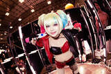 「【コスプレ】ハーレイ・クインの等身大フィギュアですか！？ホームラン級の美くびれと抜群のスタイルでかっ飛ばす【写真10枚】」の画像9
