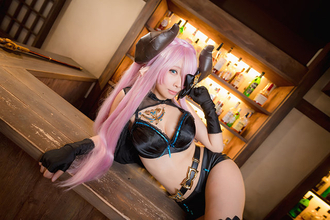 【コスプレ】セクシー水着から硬派な鎧まで勢揃い！『グラブル』8周年記念美女レイヤーまとめ【写真35枚】