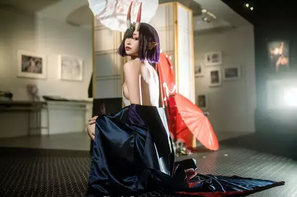 「【コスプレ】『FGO』酒呑童子を“現界”させた美女がすごい！妖艶かつクールな肉体美に見惚れてしまう【写真27枚】」の画像