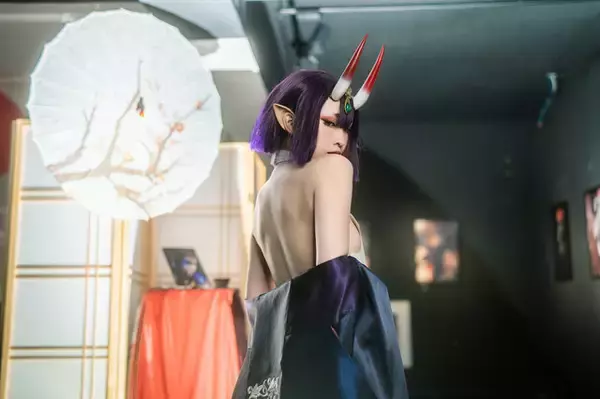 「【コスプレ】『FGO』酒呑童子を“現界”させた美女がすごい！妖艶かつクールな肉体美に見惚れてしまう【写真27枚】」の画像
