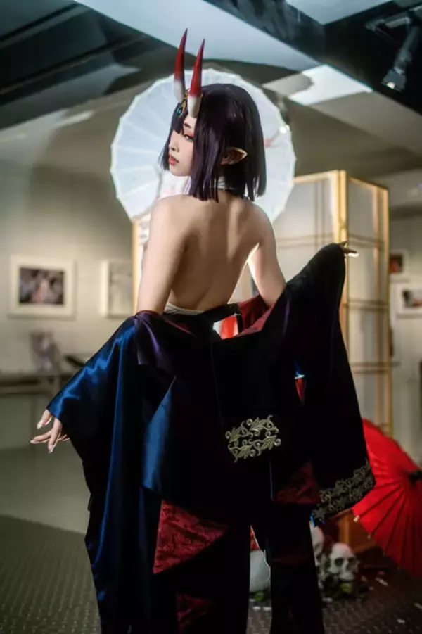 「【コスプレ】『FGO』酒呑童子を“現界”させた美女がすごい！妖艶かつクールな肉体美に見惚れてしまう【写真27枚】」の画像