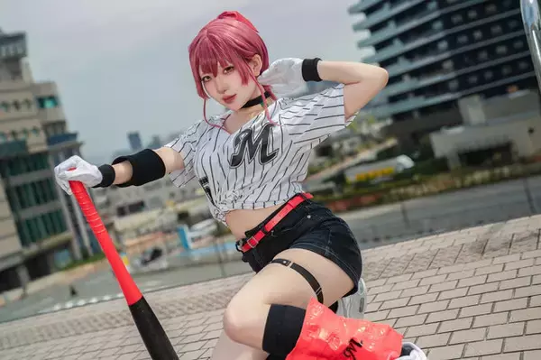 「【コスプレ】マリーンズコラボ「宝鐘マリン」の一挙手一投足に釘付け！色気漂うユニフォーム姿がたまらないー人気レイヤー・御伽パセリ【写真8枚】」の画像