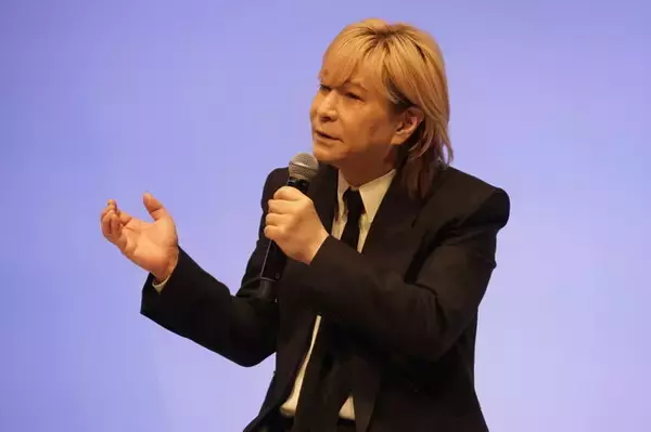 「岡本吉起×小室哲哉、約30年ぶりのタッグが語る「恋しさと せつなさと 心強さと」の裏側―『アウトランカーズ』完成披露会を現地レポート」の画像