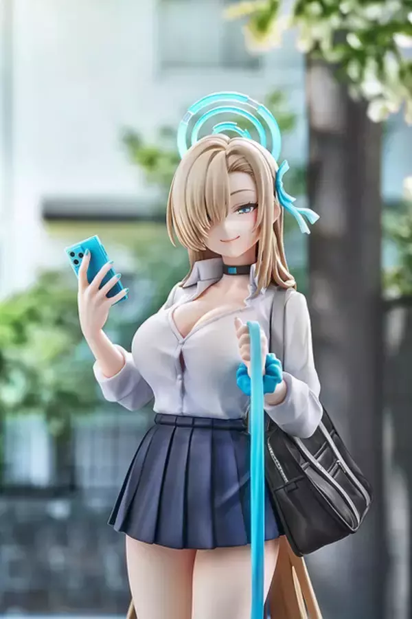 「あふれ出る魅力…！『ブルアカ』より「アスナ（制服）メモリアルロビーVer.」フィギュアが予約開始、学生生活スタイルならはの要素を再現」の画像