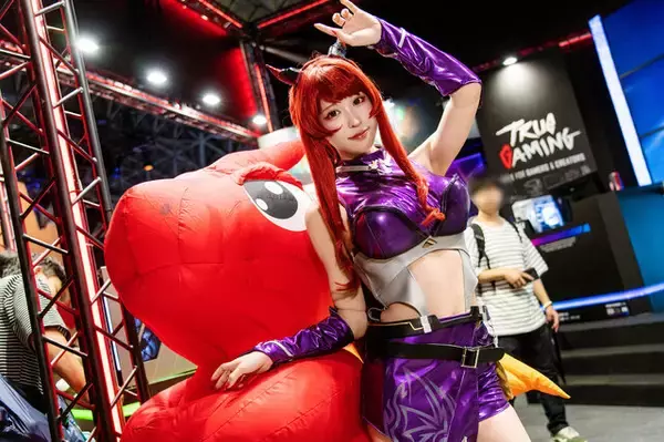 「【コスプレ】冒険者にサキュバス、女子高生まで新作ゲームのヒロインが目白押し！「TGS2025」美女レイヤーまとめ【写真37枚】」の画像