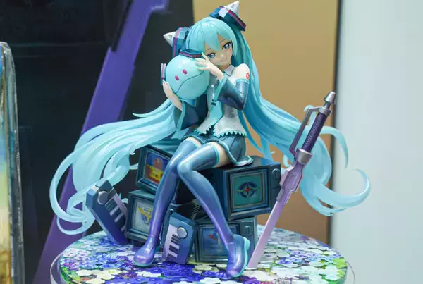 「「HG ストフリ弐式」に「サンドロック改」、ガンダム45周年の「初音ミク×ダブルオーガンダム」フィギュアまで新作目白押し！【イベントレポート】」の画像