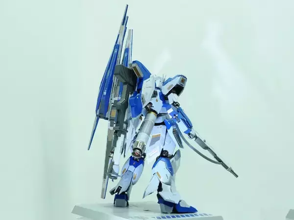 「「Hi-νガンダム」新作METAL BUILDの発売スケジュールを見逃さないで！ファンネルの背負い方がνガンダムを思わせる“2026（仮）Ver.”」の画像