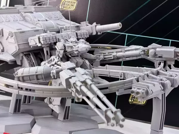 『アーマード・コア6』序盤の大ボス「バルテウス」が立体化！火炎放射器や全周囲ミサイルランチャーも目を引く再現度