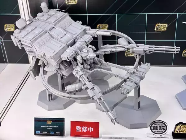 「『アーマード・コア6』序盤の大ボス「バルテウス」が立体化！火炎放射器や全周囲ミサイルランチャーも目を引く再現度」の画像