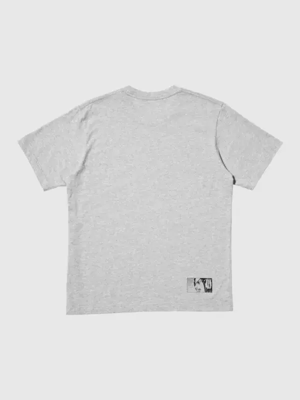 「シュタっとしてる河了貂がカワイイ！ ユニクロ「集英社100周年UT」から 「キングダム」2種が3月中旬発売」の画像