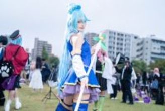 【コスプレ】ミニスカートで魅せる美脚はさすが女神！「このすば」アクア様と愉快な仲間が「池ハロ」に集結【写真13枚】