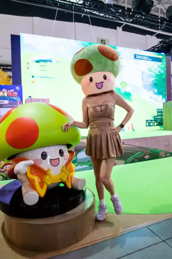 「【コスプレ】『キノコ伝説：勇者と魔法のランプ』顔を隠してもスタイルの良さは隠しきれせず…逆に目立ちまくる！【写真7枚】」の画像
