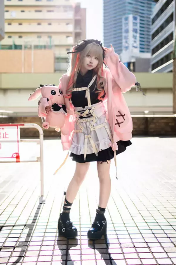 「【コスプレ】再現度高ぇな！魅力マシマシな“サキュバスっ子”「魔界ノりりむ」が可愛い【写真7枚】」の画像