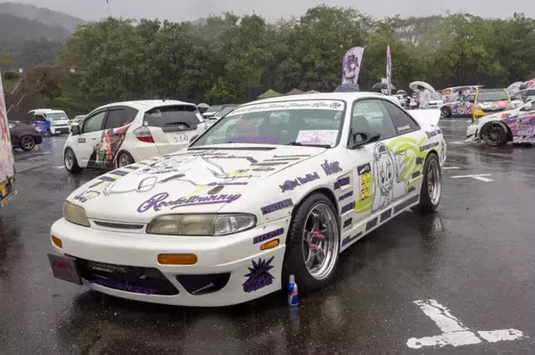 「人気VTuberにウマ娘、初音ミクまで！雨にも負けなかった痛車＆痛バイクを取材【第九回 天下無双 東西最強痛車決戦 フォトレポ】」の画像