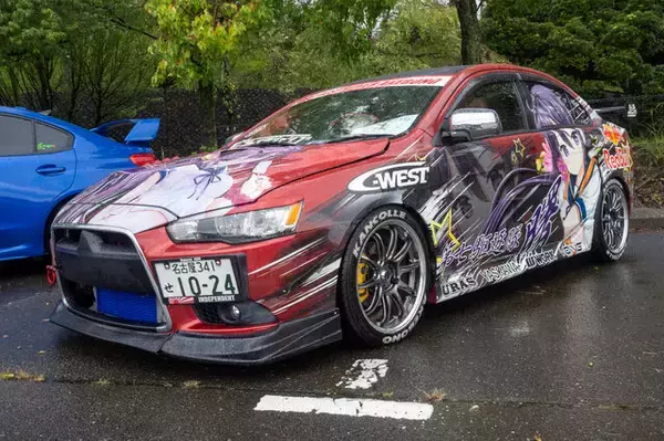 「人気VTuberにウマ娘、初音ミクまで！雨にも負けなかった痛車＆痛バイクを取材【第九回 天下無双 東西最強痛車決戦 フォトレポ】」の画像