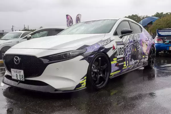 「人気VTuberにウマ娘、初音ミクまで！雨にも負けなかった痛車＆痛バイクを取材【第九回 天下無双 東西最強痛車決戦 フォトレポ】」の画像