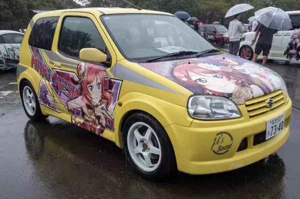 「人気VTuberにウマ娘、初音ミクまで！雨にも負けなかった痛車＆痛バイクを取材【第九回 天下無双 東西最強痛車決戦 フォトレポ】」の画像