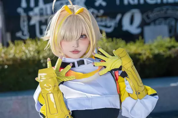 「【コスプレ】ショーパン×引き締まったウエストで魅せる！表情豊かな『NIKKE』エレグがめっちゃ可愛い【写真8枚】」の画像